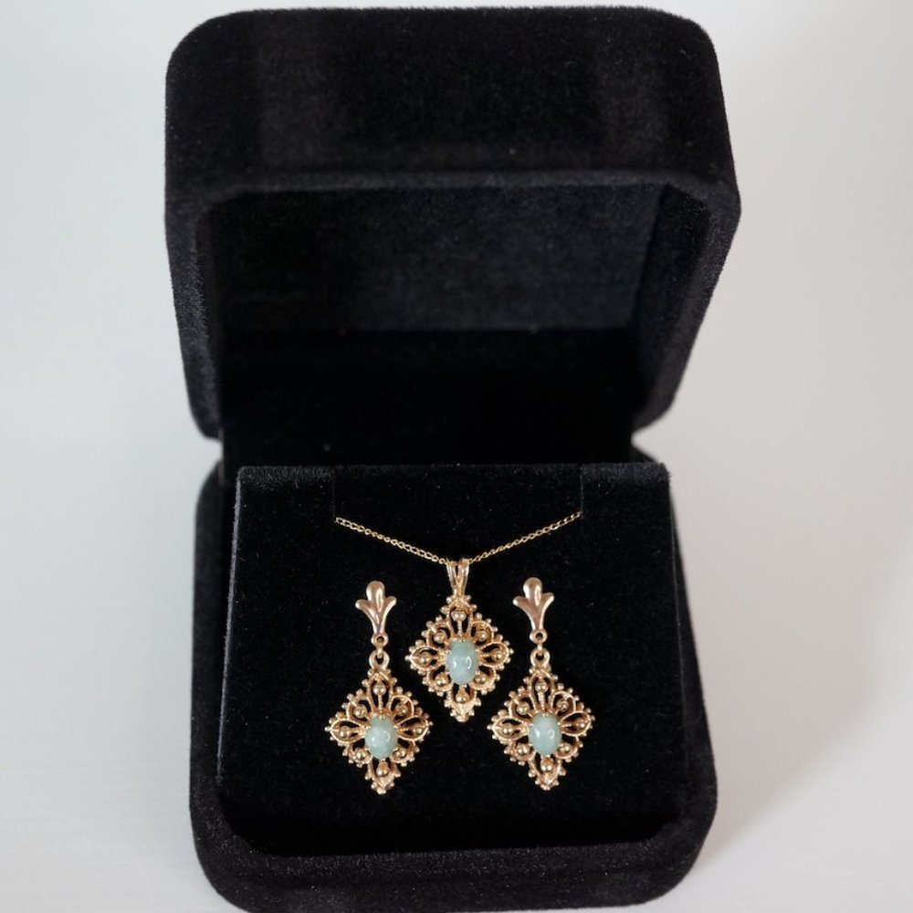 14k Yellow Gold Jade Necklace & Earrings Set